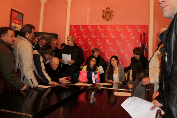 Велики број чланова и симпатизера СПС-а је дао подршку листи СПС-ПУПС-ЈС